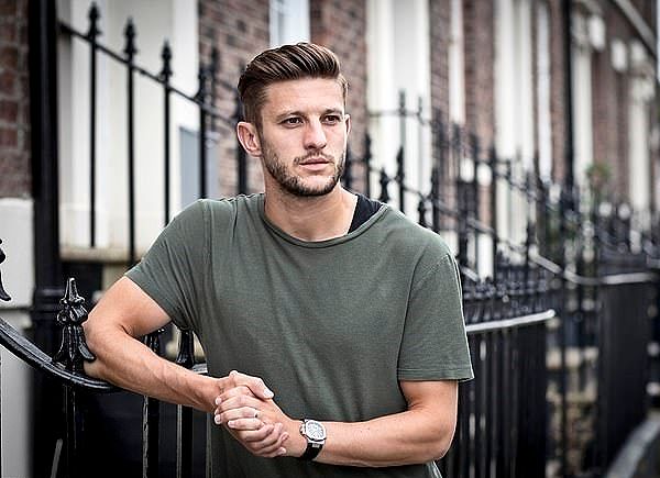 Adam Lallana gây ấn tượng mạnh trong mắt chị em với bộ râu quai nón mạnh mẽ và nam tính