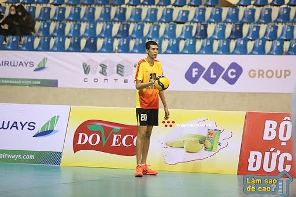 Cù Văn Hoàn, cầu thủ bóng chuyền cao 2m