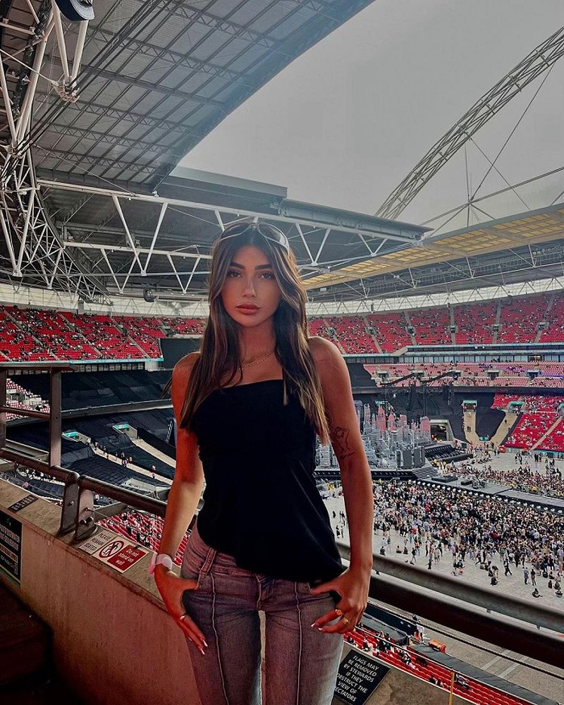 Sân vận động Wembley rộng lớn